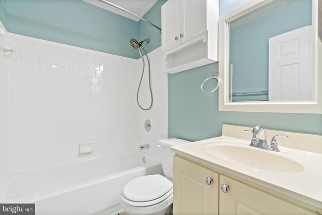 Building Photo - 520 Buckstone Garth