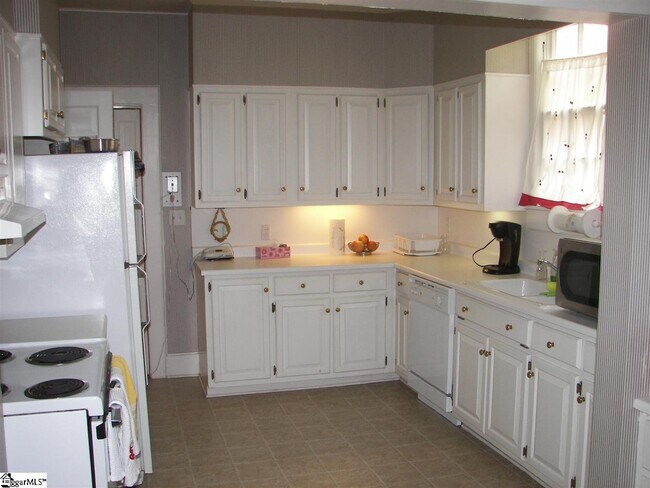 Building Photo - 101 W Augusta Pl