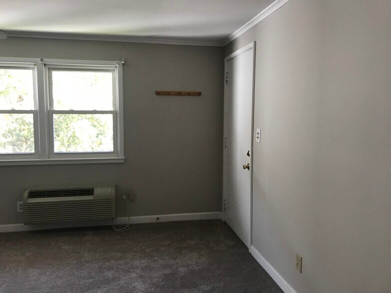 Building Photo - 701 Daniels St