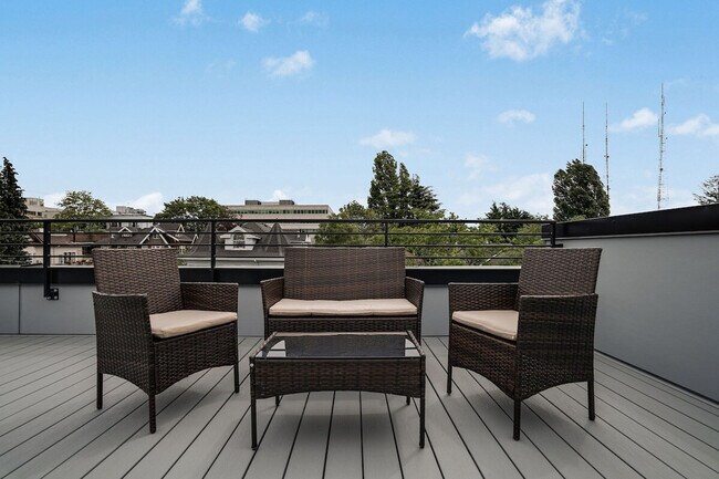 Building Photo - 1414 E Howell St