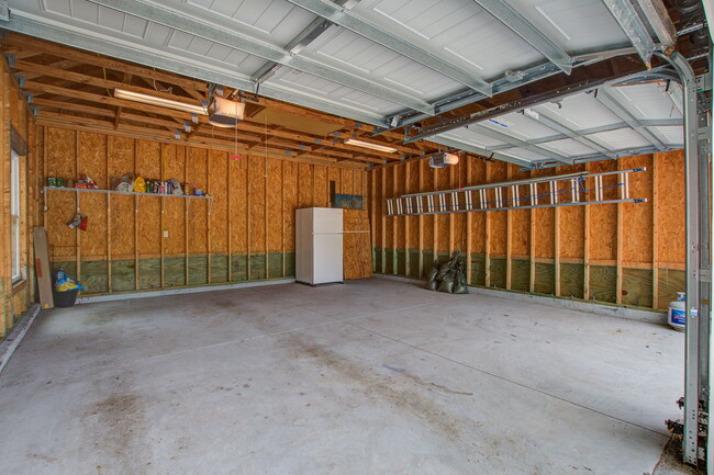 Building Photo - 860 W Madison Ave
