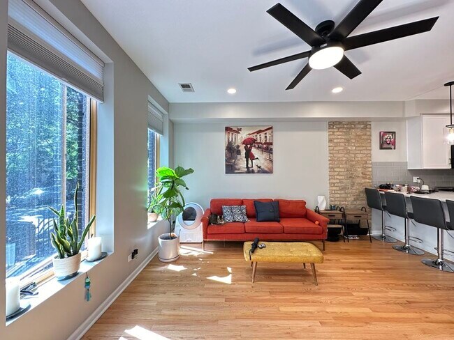 Building Photo - 1424 N Bosworth Ave