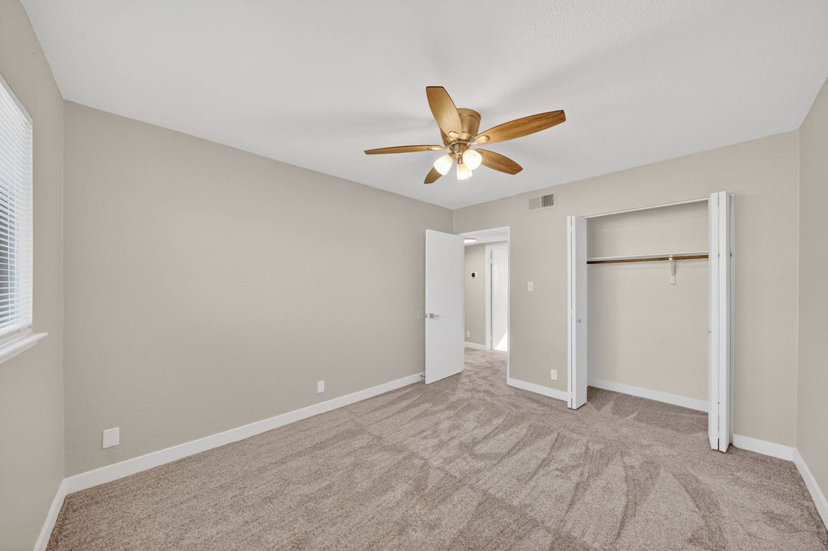 Building Photo - 809 Peacock Ct