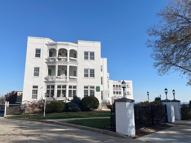 Primary Photo - 1228 E Juneau Ave