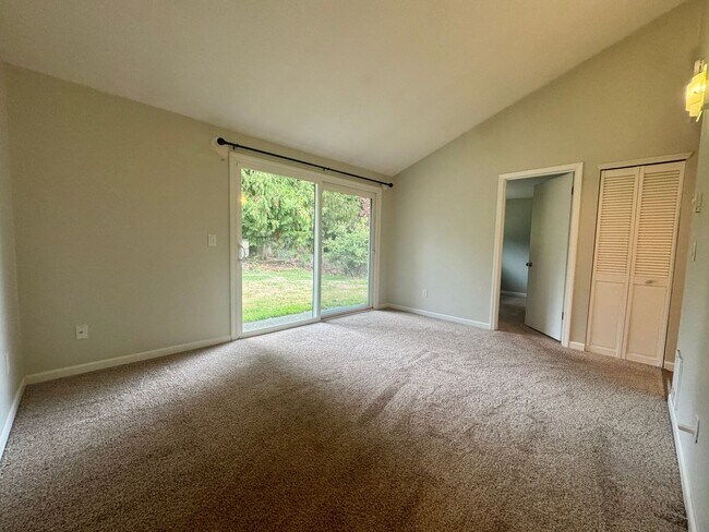 Building Photo - 2 Week Move In Special - 3 Bedroom, 2 Bath...