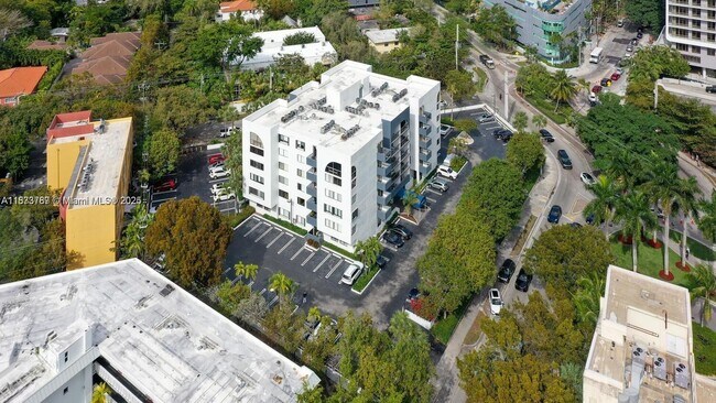 Primary Photo - 2715 Tigertail Ave