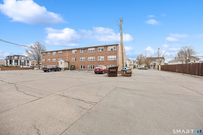 Building Photo - 46 N Cherry St