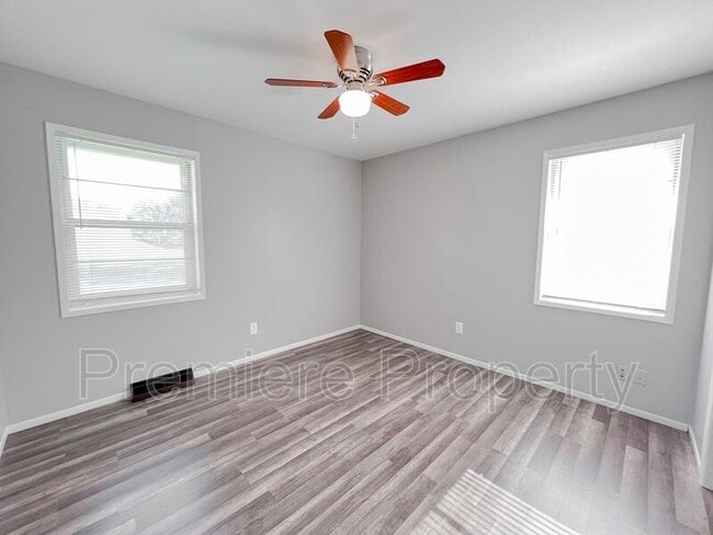 Building Photo - 5101 NE 58th St