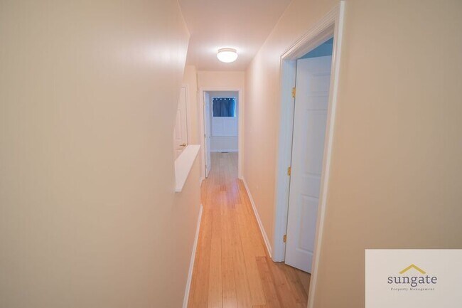 Building Photo - 104 N Dallas St