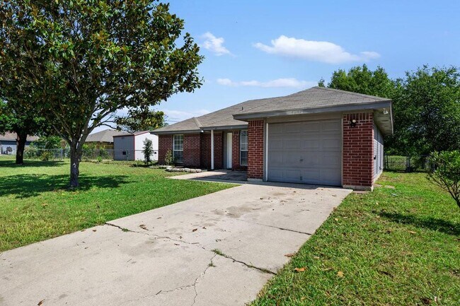 Building Photo - 4601 W Creek Cir