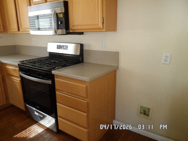 Building Photo - 3 Bedrooms, 2 Bathrooms, approx. 1392 sq. ft., 2 Car Garage, Covered Patio, Fenced, Play house,