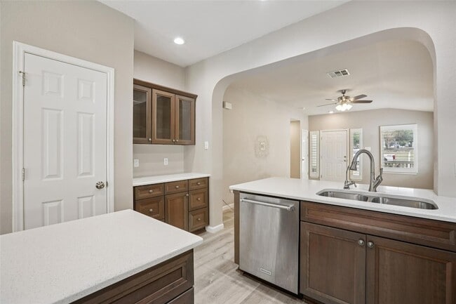 Building Photo - 4937 Hartson