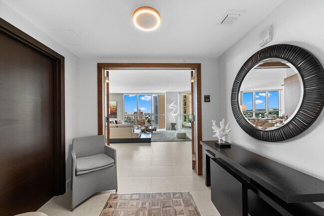 Building Photo - 101 S Fort Lauderdale Beach Blvd