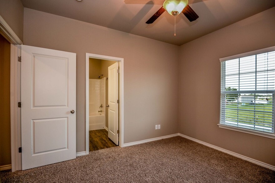 Building Photo - Gap Lease Available! Designer 3/3.5 Townhome with Yard and Garage!