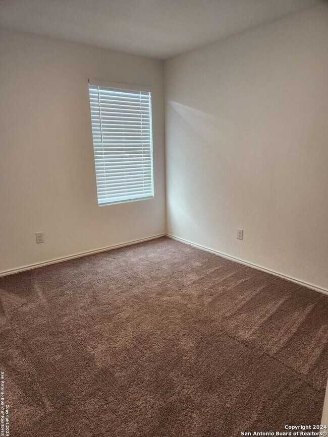 Building Photo - Well Maintained 4-Bedroom Home Near Lackland AFB