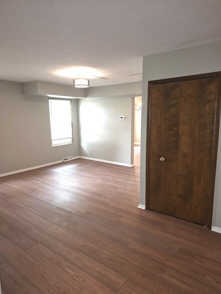 Building Photo - 1653 Southbend Dr