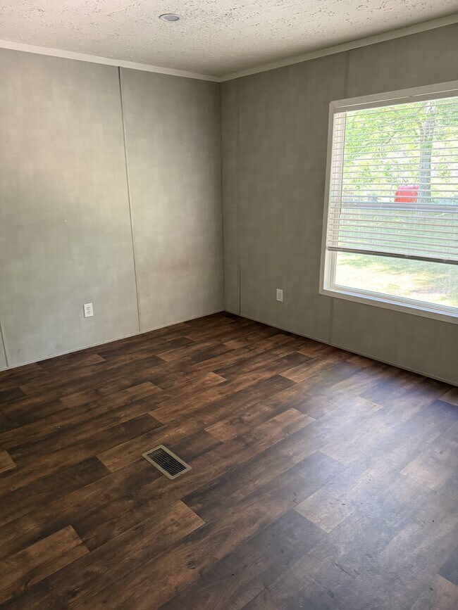 Building Photo - 4455 Middle St