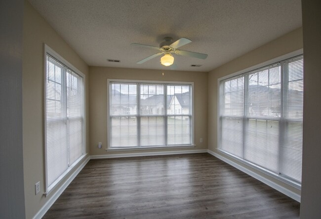 Building Photo - 32 N Sunberry Trail