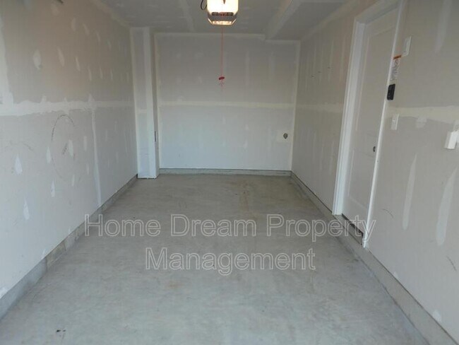 Building Photo - 6304 Crittenden Ln