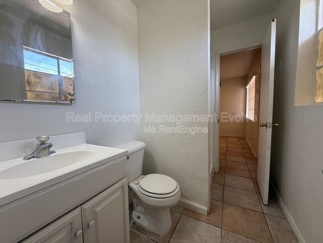 Building Photo - 3926 W Bethany Home Rd