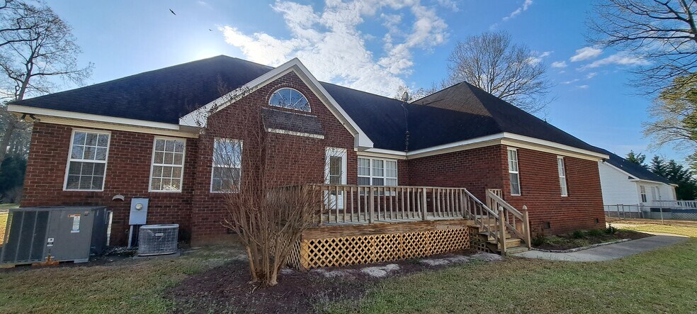 Building Photo - 215 Buck Run Dr