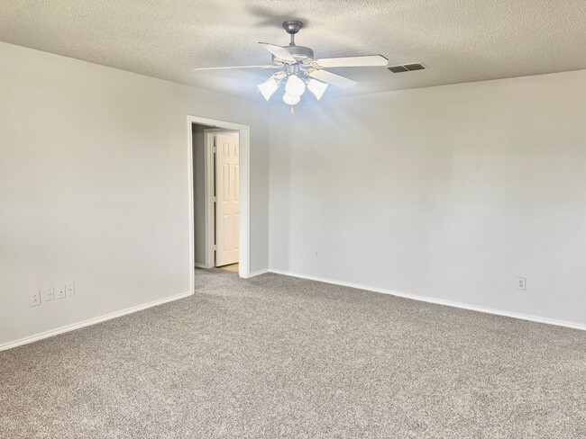 Building Photo - Adorable 2/1/1 Near Marsha Sharp!