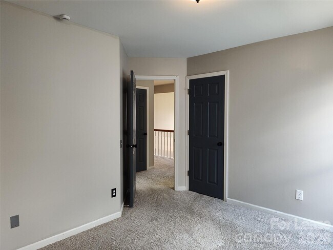 Building Photo - 4018 Manor House Dr