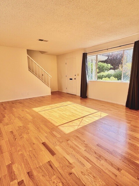 Building Photo - 35 Miramonte Dr