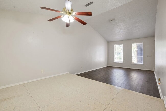 Building Photo - 4913 Westlake Dr