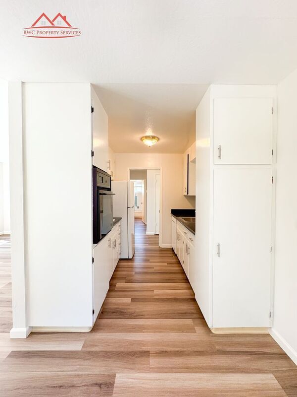 Building Photo - 411 College Ave