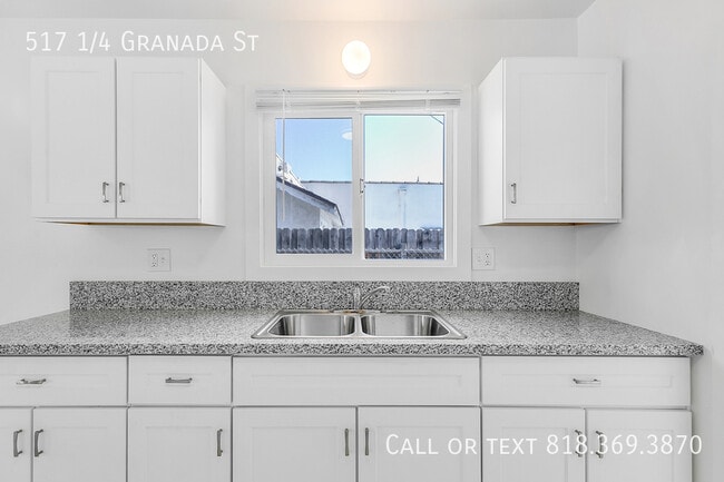 Building Photo - 517 1/4 Granada St-