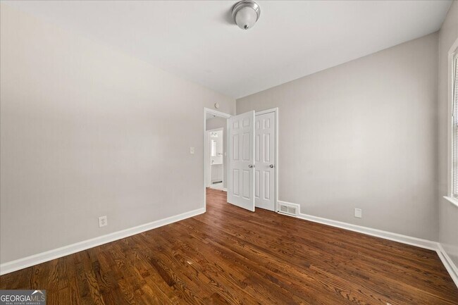 Building Photo - 1935 Handley Ave SW