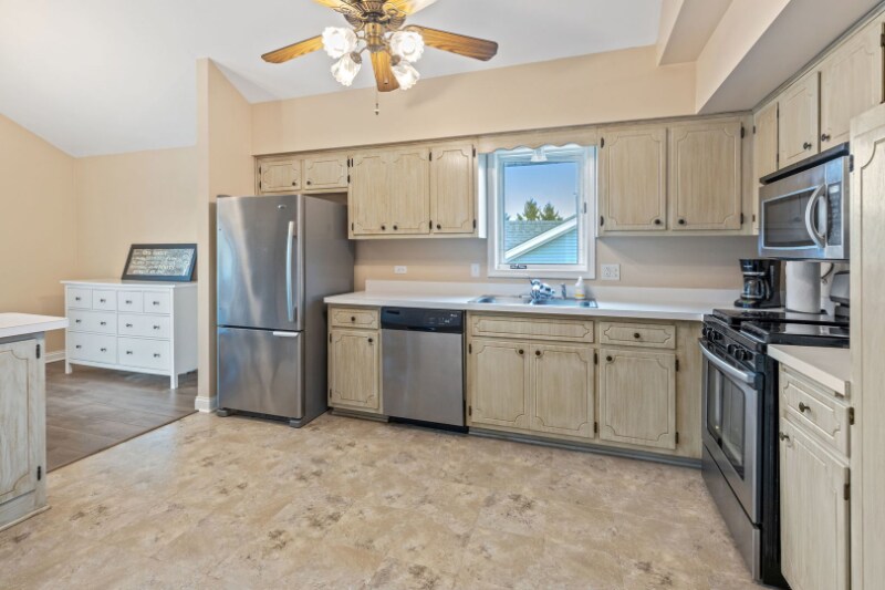 Building Photo - 16719 Paxton Ave