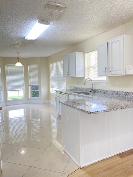 Kitchen - 2492 Paris Mill Rd