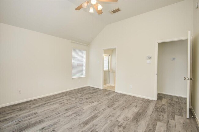Building Photo - 9719 Goldenglade Dr