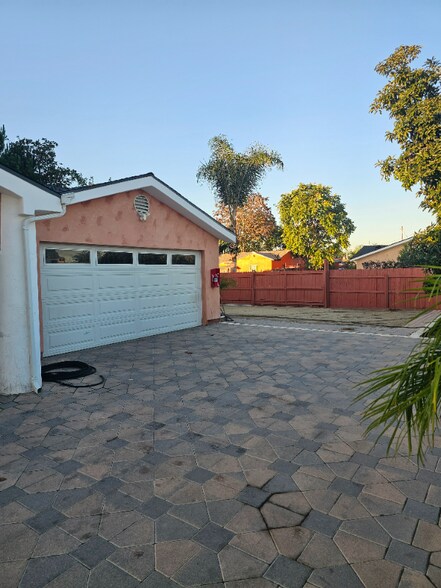 Building Photo - 2811 N Wilmington Ave