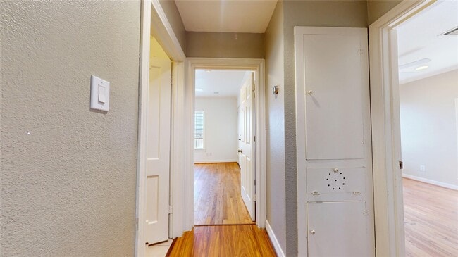 Building Photo - 317 Moody St