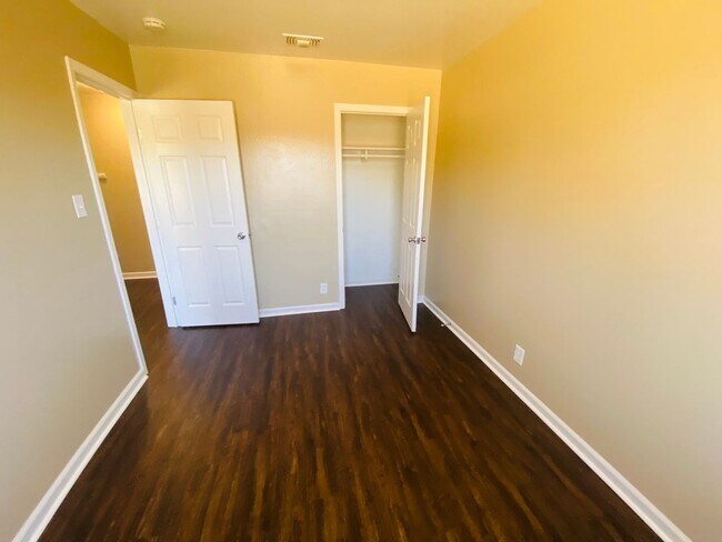 Building Photo - 8893 Kelsey Dr