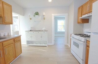 Building Photo - 31 Florence St