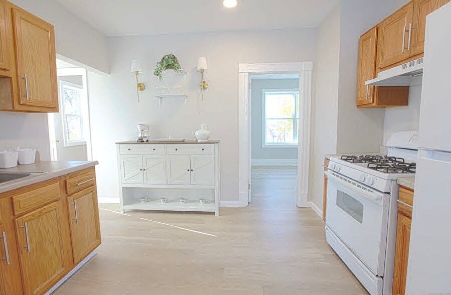 Building Photo - 31 Florence St