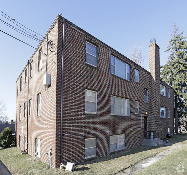 Building Photo - 1573 Hartford Ave