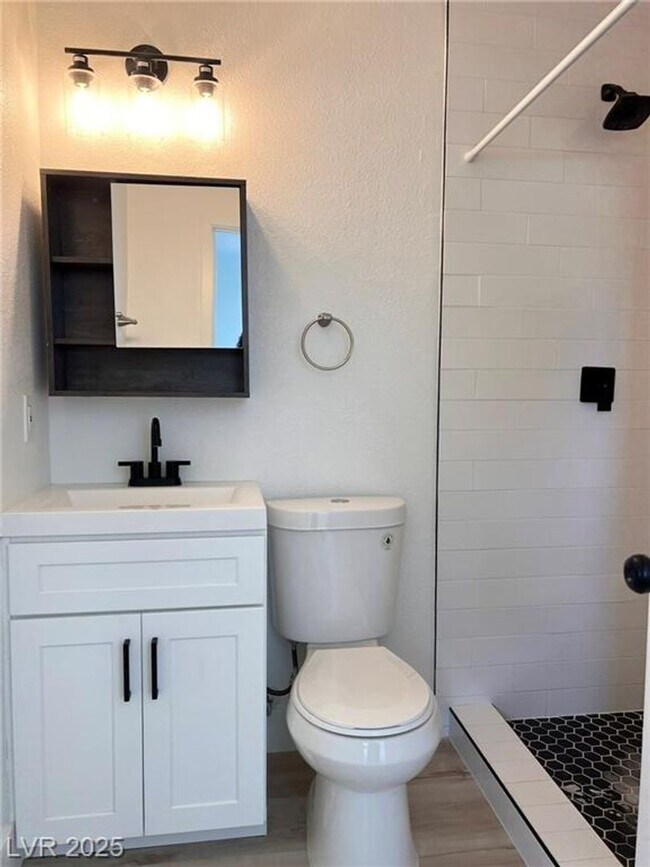 Building Photo - Stylish 4-Bed Home with Pool, Spa & No HOA...