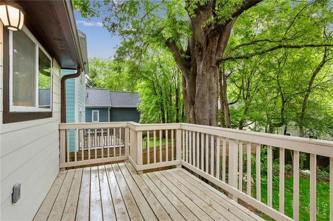 Building Photo - 698 Garibaldi St SW