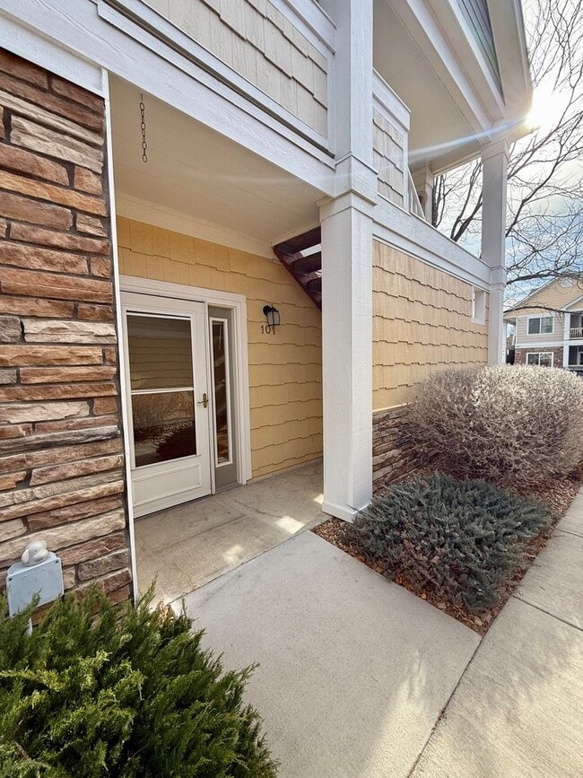 Building Photo - MUST SEE 2 Bed/2 Bath Condo in the Lakeshore at Centerra!
