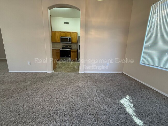 Building Photo - 3454 E Juanita Ave