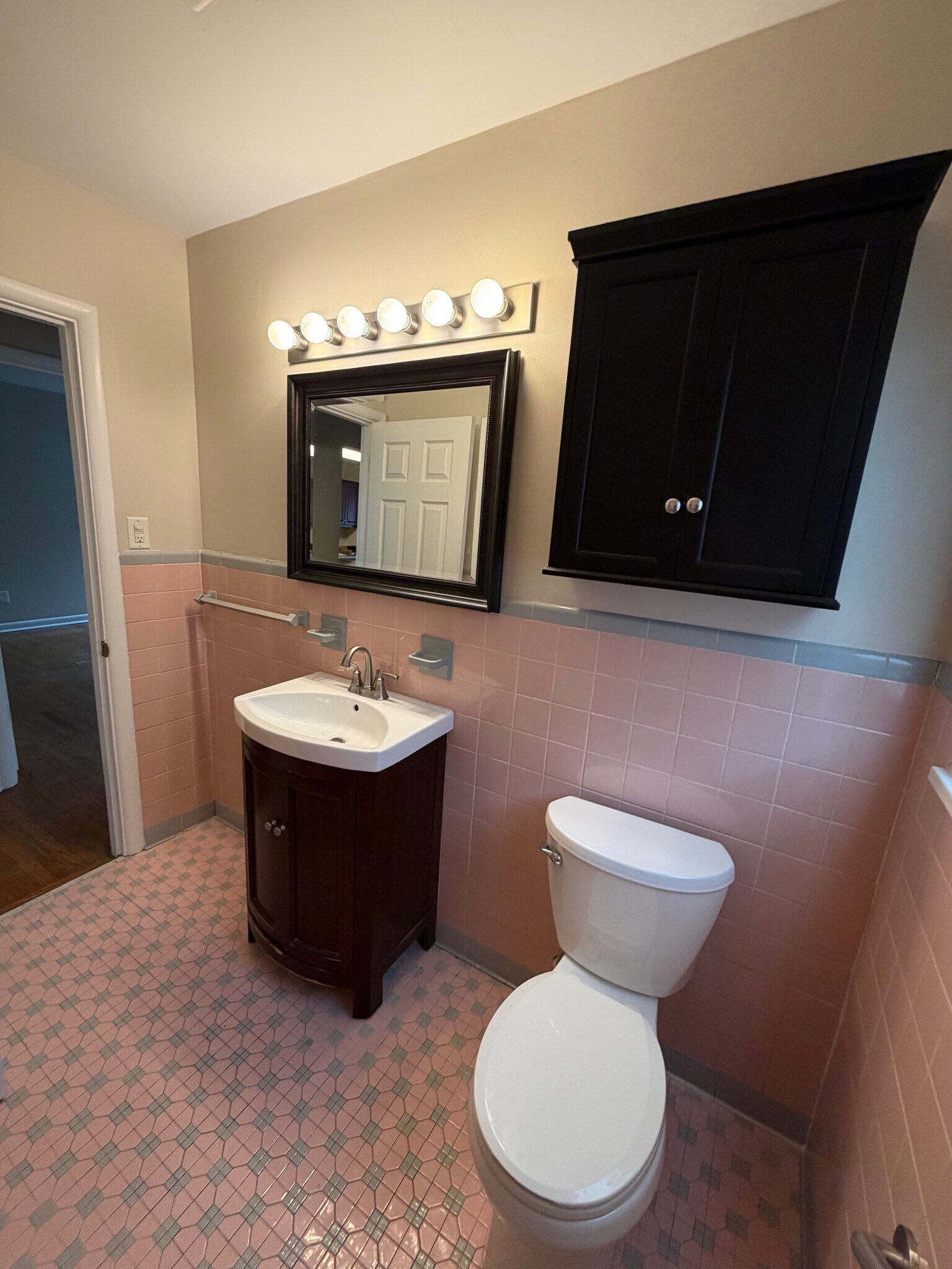 Building Photo - 7408 Lorenzo Ln