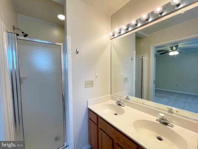 Building Photo - 45586 Curley Ct