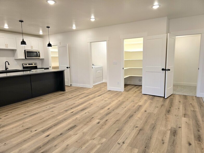 Building Photo - 779 S 450 E