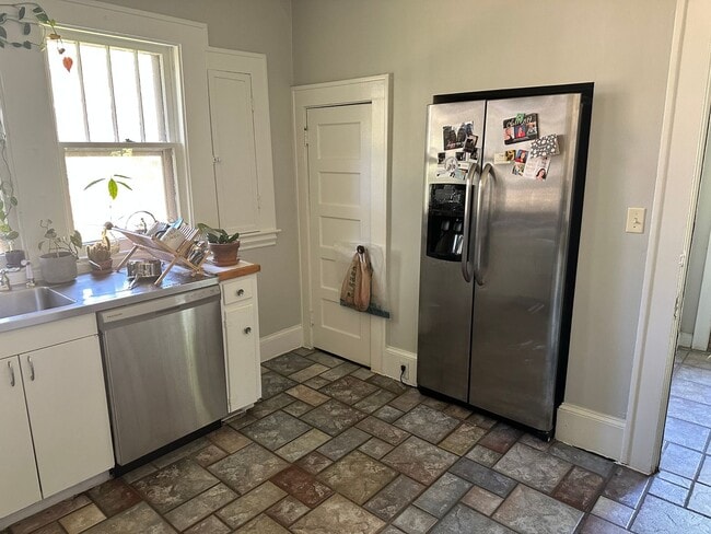 Building Photo - Adorable Home in Historic Wesley Heights!!