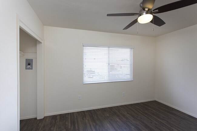 Building Photo - Beautiful 2 Bedroom in Ocean Beach with TW...